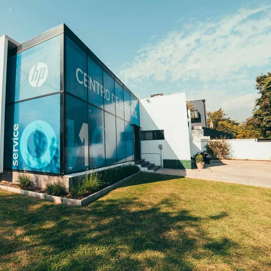 Fachada del centro de servicio ServiceOne